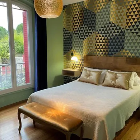 La Muse לינה וארוחת בוקר 5*